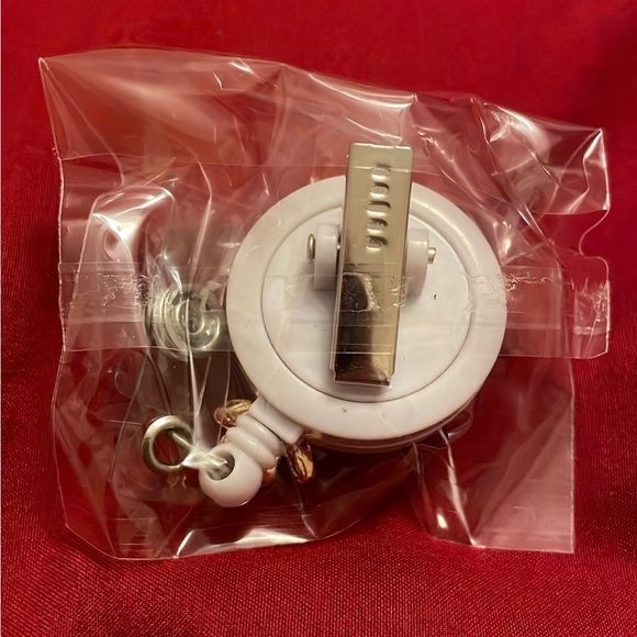 Badge reel - Picture 2 of 2